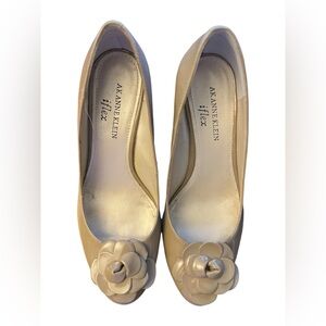 Anne Klein iflex High Heel (Cream) Size : 6.5